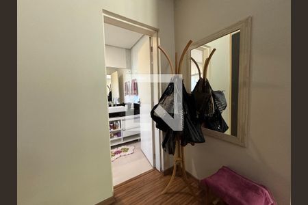 Casa à venda com 860m², 4 quartos e 7 vagas Casa à venda com 860m², 4 quartos e 7 vagasQuarto 3