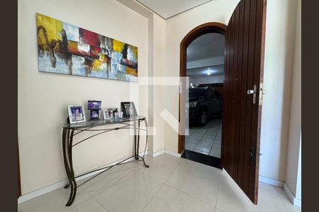 Casa à venda com 860m², 4 quartos e 7 vagas Casa à venda com 860m², 4 quartos e 7 vagasSala