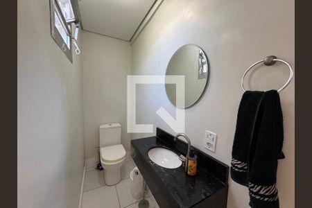 Casa à venda com 860m², 4 quartos e 7 vagas Casa à venda com 860m², 4 quartos e 7 vagasBanheiro de Serviço