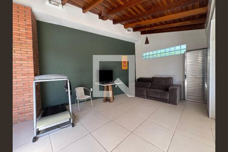 Casa à venda com 860m², 4 quartos e 7 vagas Casa à venda com 860m², 4 quartos e 7 vagasÁrea comum