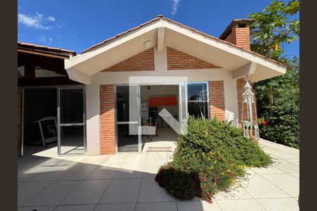 Casa à venda com 860m², 4 quartos e 7 vagas Casa à venda com 860m², 4 quartos e 7 vagasÁrea comum