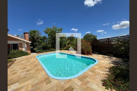 Casa à venda com 860m², 4 quartos e 7 vagas Casa à venda com 860m², 4 quartos e 7 vagasÁrea comum