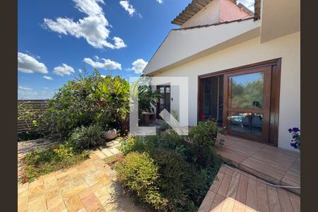 Casa à venda com 860m², 4 quartos e 7 vagas Casa à venda com 860m², 4 quartos e 7 vagasÁrea comum