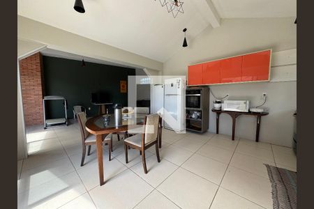 Casa à venda com 860m², 4 quartos e 7 vagas Casa à venda com 860m², 4 quartos e 7 vagasEspaço Gourmet