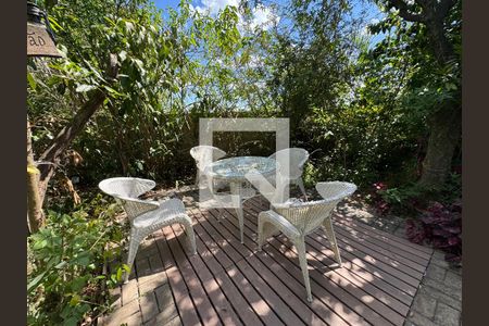 Casa à venda com 860m², 4 quartos e 7 vagas Casa à venda com 860m², 4 quartos e 7 vagasÁrea comum