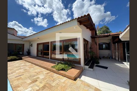 Casa à venda com 860m², 4 quartos e 7 vagas Casa à venda com 860m², 4 quartos e 7 vagasÁrea comum