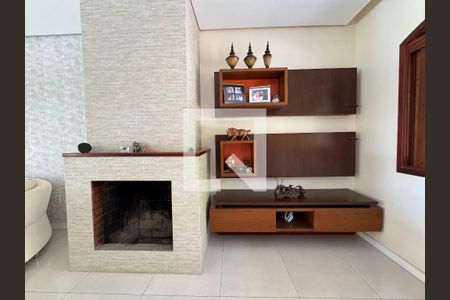 Casa à venda com 860m², 4 quartos e 7 vagas Casa à venda com 860m², 4 quartos e 7 vagasSala/Lareira