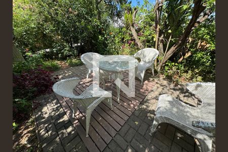 Casa à venda com 860m², 4 quartos e 7 vagas Casa à venda com 860m², 4 quartos e 7 vagasÁrea comum