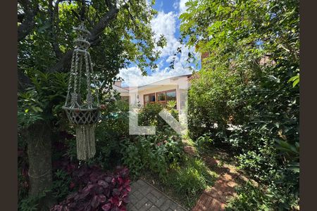 Casa à venda com 860m², 4 quartos e 7 vagas Casa à venda com 860m², 4 quartos e 7 vagasÁrea comum