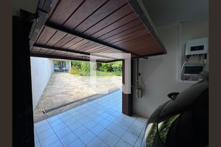 Casa à venda com 860m², 4 quartos e 7 vagas Casa à venda com 860m², 4 quartos e 7 vagasÁrea comum