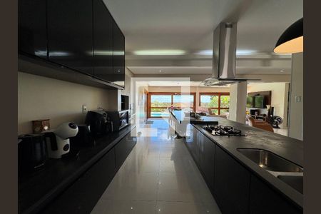 Casa à venda com 860m², 4 quartos e 7 vagas Casa à venda com 860m², 4 quartos e 7 vagasCozinha