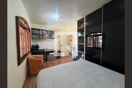 Casa à venda com 860m², 4 quartos e 7 vagas Casa à venda com 860m², 4 quartos e 7 vagasQuarto 2