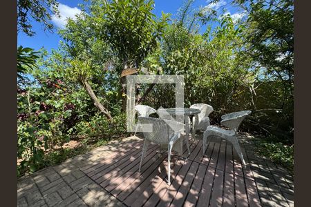 Casa à venda com 860m², 4 quartos e 7 vagas Casa à venda com 860m², 4 quartos e 7 vagasÁrea comum