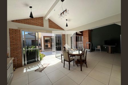 Casa à venda com 860m², 4 quartos e 7 vagas Casa à venda com 860m², 4 quartos e 7 vagasEspaço Gourmet