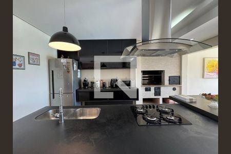 Casa à venda com 860m², 4 quartos e 7 vagas Casa à venda com 860m², 4 quartos e 7 vagasCozinha