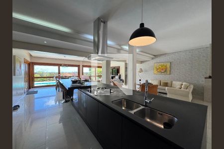 Casa à venda com 860m², 4 quartos e 7 vagas Casa à venda com 860m², 4 quartos e 7 vagasCozinha