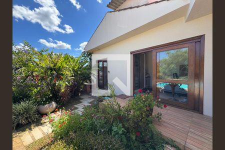 Casa à venda com 860m², 4 quartos e 7 vagas Casa à venda com 860m², 4 quartos e 7 vagasÁrea comum