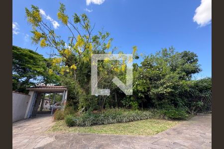 Casa à venda com 860m², 4 quartos e 7 vagas Casa à venda com 860m², 4 quartos e 7 vagasÁrea comum