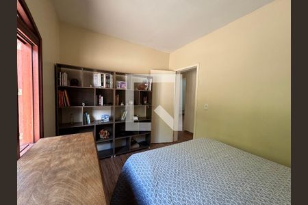 Casa à venda com 860m², 4 quartos e 7 vagas Casa à venda com 860m², 4 quartos e 7 vagasQuarto 1