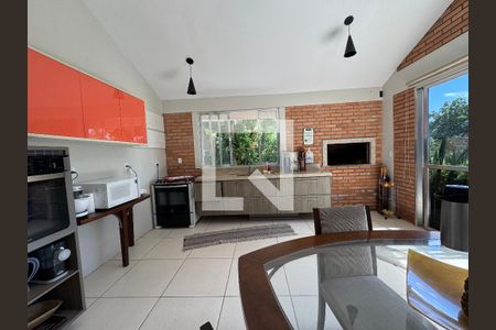 Casa à venda com 860m², 4 quartos e 7 vagas Casa à venda com 860m², 4 quartos e 7 vagasEspaço Gourmet