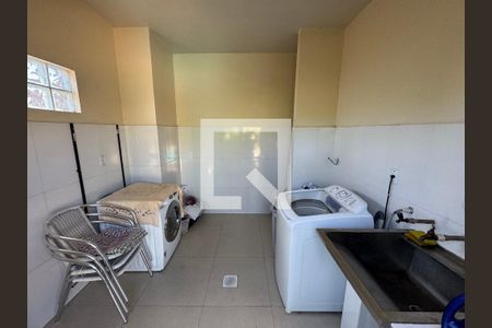 Casa à venda com 860m², 4 quartos e 7 vagas Casa à venda com 860m², 4 quartos e 7 vagasDetalhe da área de serviço