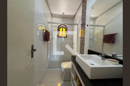 Casa à venda com 860m², 4 quartos e 7 vagas Casa à venda com 860m², 4 quartos e 7 vagasBanheiro Social