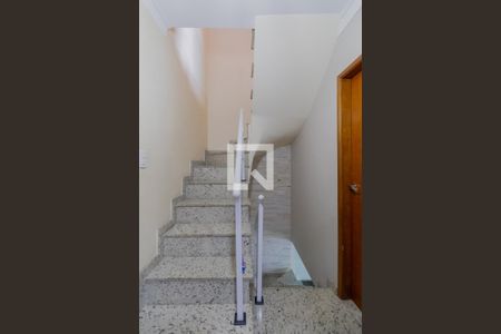 Casa de condomínio à venda com 95m², 3 quartos e 2 vagasEscadas