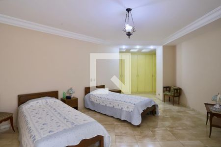 Apartamento à venda com 289m², 4 quartos e 4 vagas Apartamento à venda com 289m², 4 quartos e 4 vagasQuarto 01