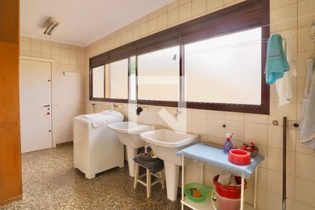 Apartamento à venda com 289m², 4 quartos e 4 vagas Apartamento à venda com 289m², 4 quartos e 4 vagasÁrea de Serviço