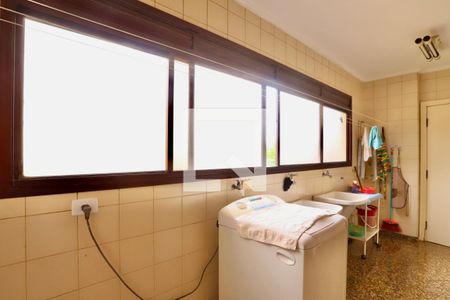 Apartamento à venda com 289m², 4 quartos e 4 vagas Apartamento à venda com 289m², 4 quartos e 4 vagasÁrea de Serviço