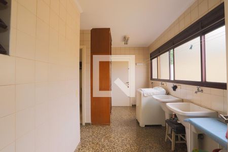 Apartamento à venda com 289m², 4 quartos e 4 vagas Apartamento à venda com 289m², 4 quartos e 4 vagasÁrea de Serviço