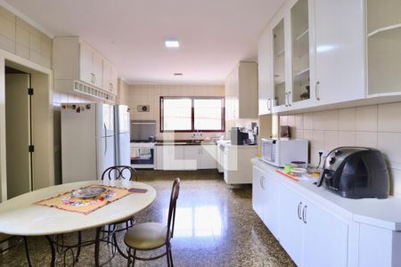 Apartamento à venda com 289m², 4 quartos e 4 vagas Apartamento à venda com 289m², 4 quartos e 4 vagasCozinha