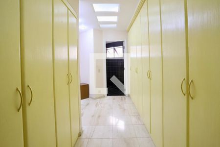 Apartamento à venda com 289m², 4 quartos e 4 vagas Apartamento à venda com 289m², 4 quartos e 4 vagasCorredor