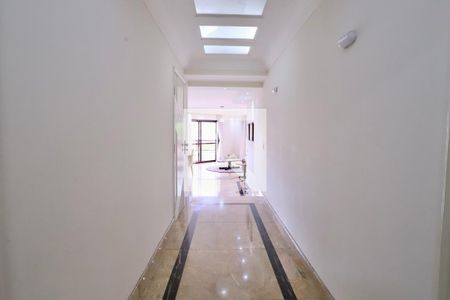 Apartamento à venda com 289m², 4 quartos e 4 vagas Apartamento à venda com 289m², 4 quartos e 4 vagasCorredor