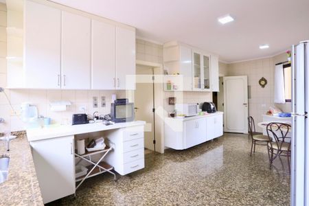 Apartamento à venda com 289m², 4 quartos e 4 vagas Apartamento à venda com 289m², 4 quartos e 4 vagasCozinha