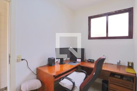 Apartamento à venda com 289m², 4 quartos e 4 vagas Apartamento à venda com 289m², 4 quartos e 4 vagasEscritório