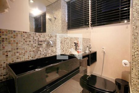 Apartamento à venda com 180m², 4 quartos e 4 vagasBanheiro 4