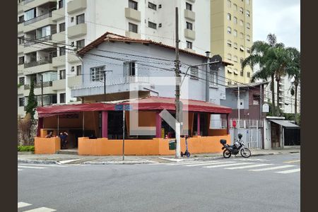Casa para alugar com 100m², 2 quartos e 2 vagasFachada