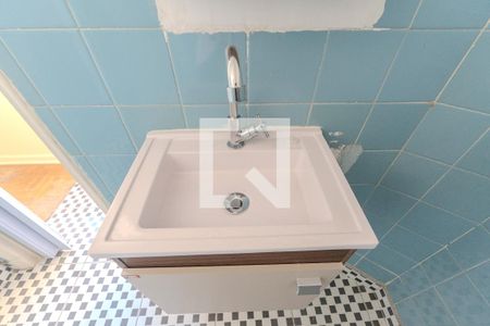 Banheiro de kitnet/studio para alugar com 1 quarto, 25m² em Bela Vista, São Paulo