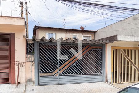 Casa à venda com 225m², 4 quartos e 2 vagas Casa à venda com 225m², 4 quartos e 2 vagasFachada