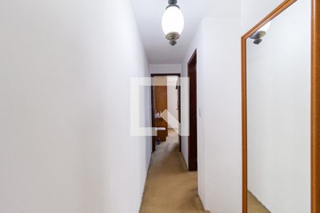 Casa à venda com 225m², 4 quartos e 2 vagas Casa à venda com 225m², 4 quartos e 2 vagasCorredor