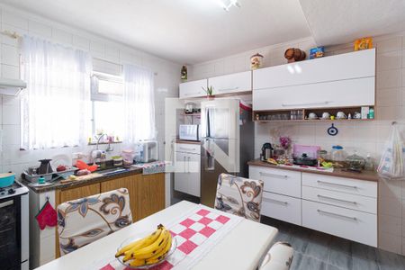 Casa à venda com 225m², 4 quartos e 2 vagas Casa à venda com 225m², 4 quartos e 2 vagasCozinha