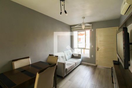 Sala de casa de condomínio à venda com 2 quartos, 57m² em Olaria, Canoas