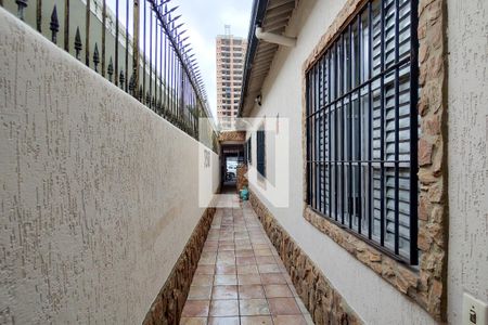 Casa para alugar com 150m², 2 quartos e 2 vagas Casa para alugar com 150m², 2 quartos e 2 vagasCorredor lateral