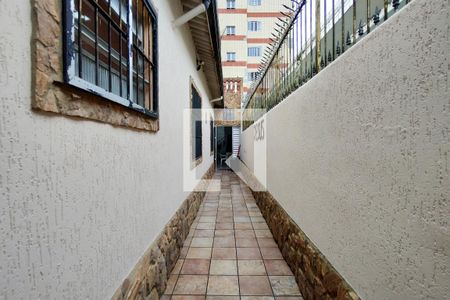 Casa para alugar com 150m², 2 quartos e 2 vagas Casa para alugar com 150m², 2 quartos e 2 vagasCorredor lateral