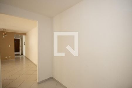 Corredor de apartamento para alugar com 2 quartos, 93m² em Jardim Leonor Mendes de Barros, São Paulo