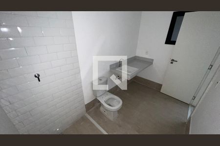 Casa à venda com 845m², 4 quartos e 6 vagasBanheiro quarto 4 