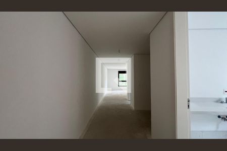 Casa à venda com 845m², 4 quartos e 6 vagasCorredor dos quartos 