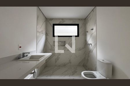 Casa à venda com 845m², 4 quartos e 6 vagasBanheiro Quarto 1