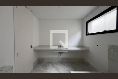 Casa à venda com 845m², 4 quartos e 6 vagasBanheiro quarto 3